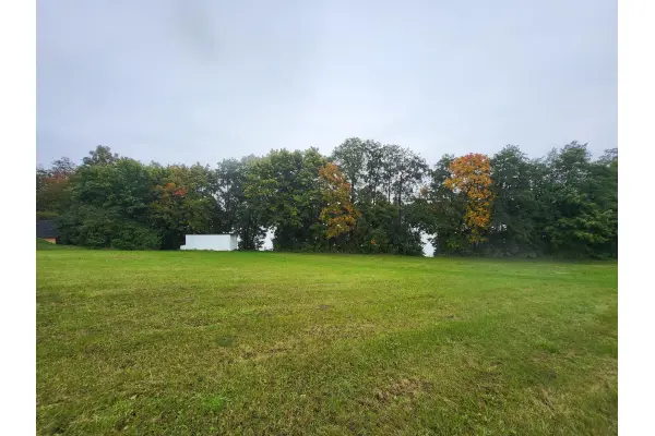grudziądzki, Gruta, Działka z warunkami zabudowy przy jeziorze